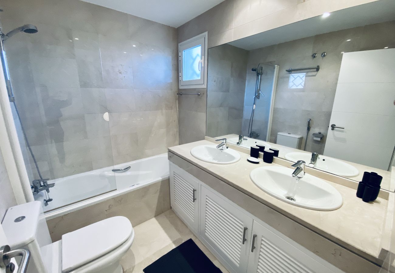 Apartment in Ojen - 20 - GF with garden in El Bosque de la Mairena, Ojen