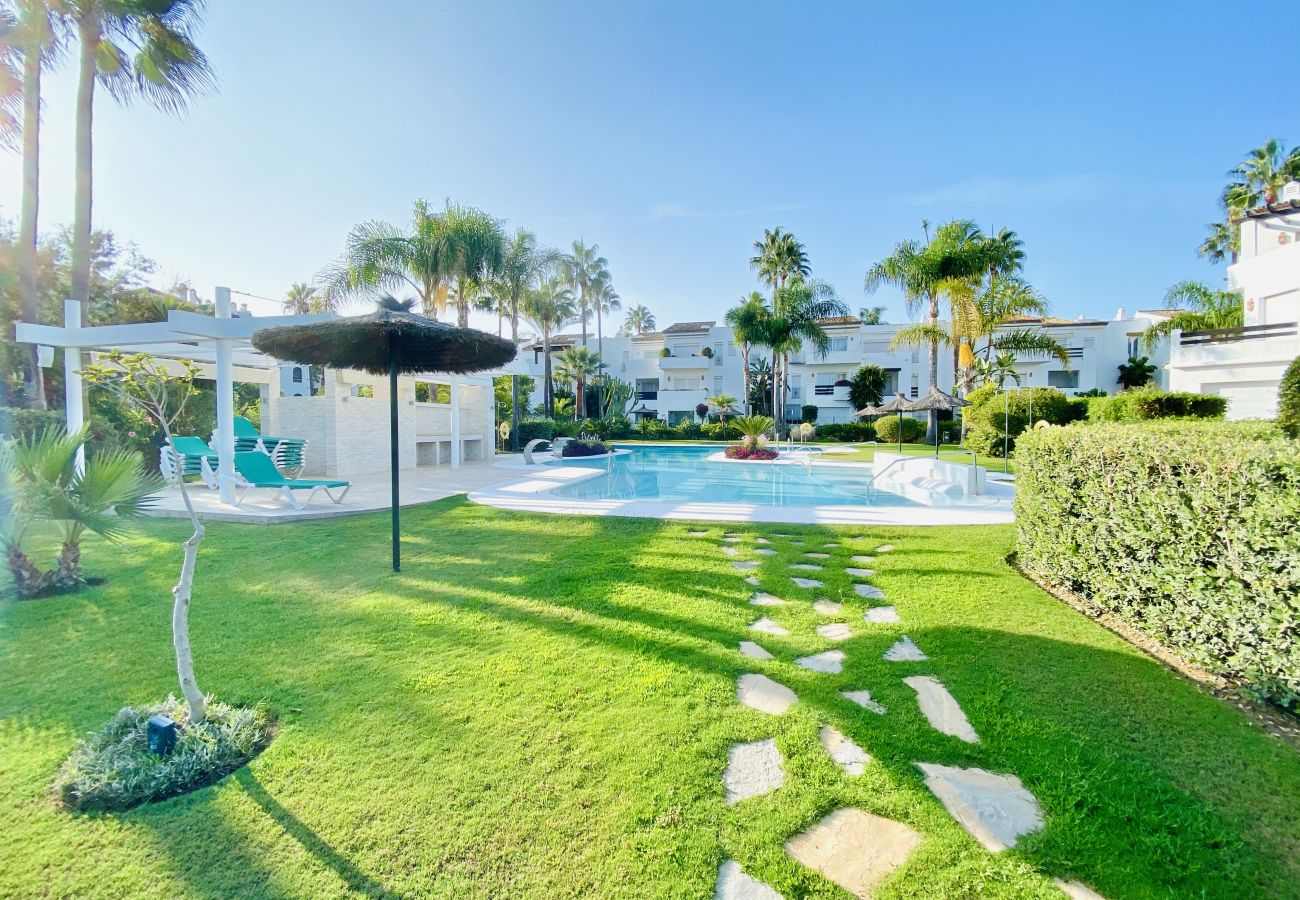 Townhouse in Estepona - (REF 34) Luxury house on the beach in Costalita