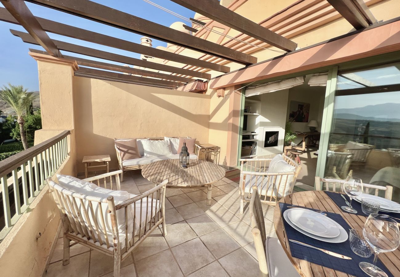 Apartment in Benahavís - 17-Large apartment in Benahavis with sea and valley views