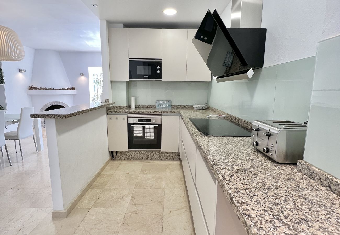 Villa in Estepona - 58 -Villa 9p , private swimming pool, close to the sea