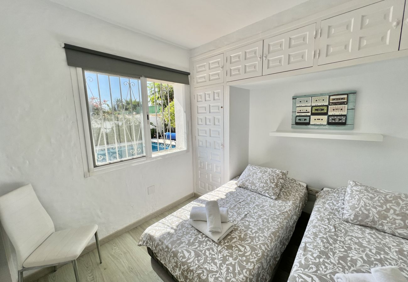 Villa in Estepona - 58 -Villa 9p , private swimming pool, close to the sea