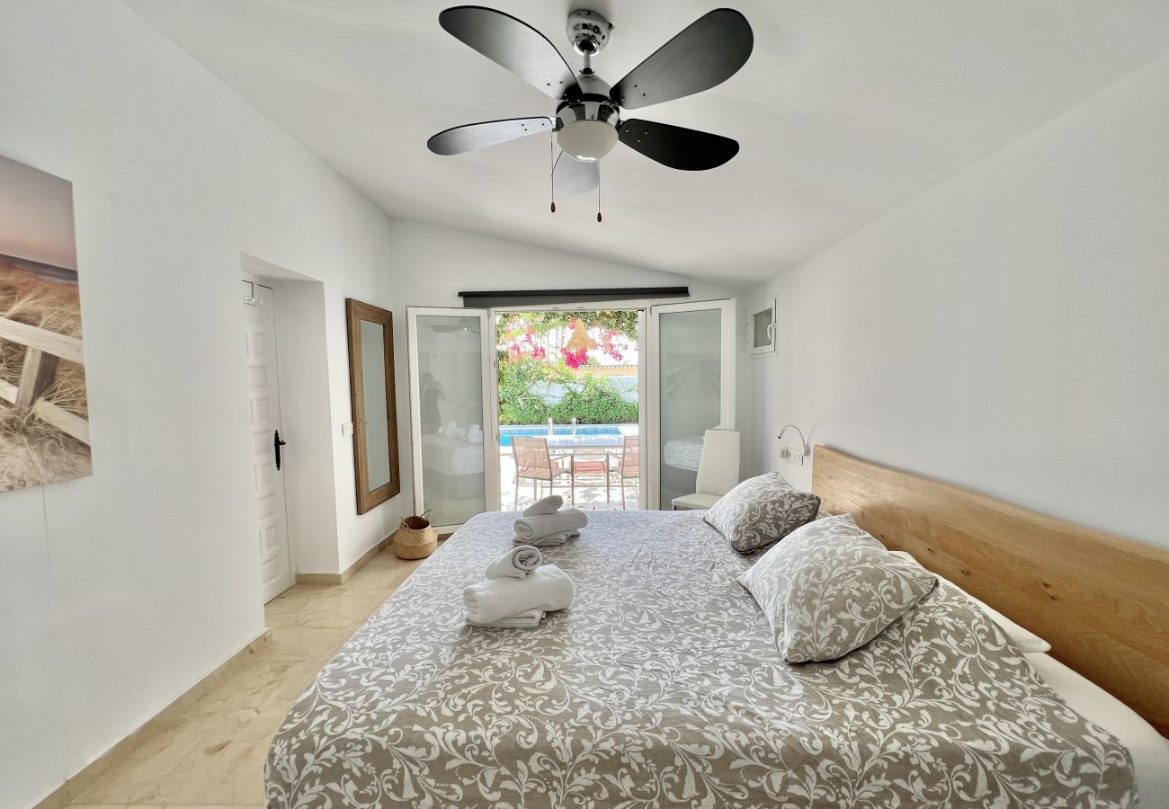 Villa in Estepona - 58 -Villa 9p , private swimming pool, close to the sea