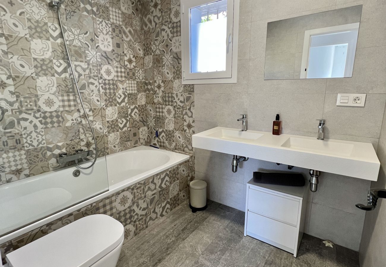 Villa in Estepona - 58 -Villa 9p , private swimming pool, close to the sea