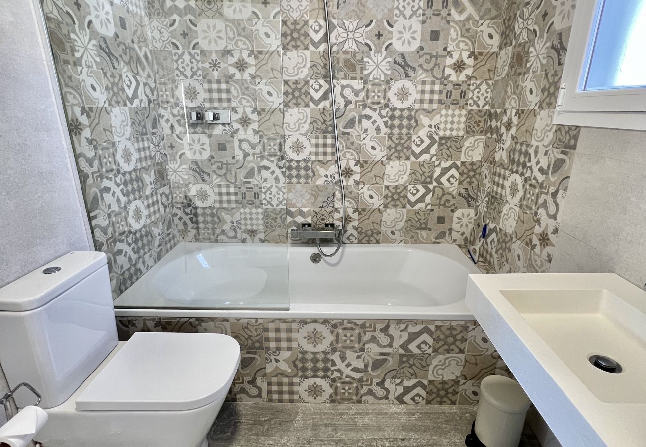 Villa in Estepona - 58 -Villa 9p , private swimming pool, close to the sea