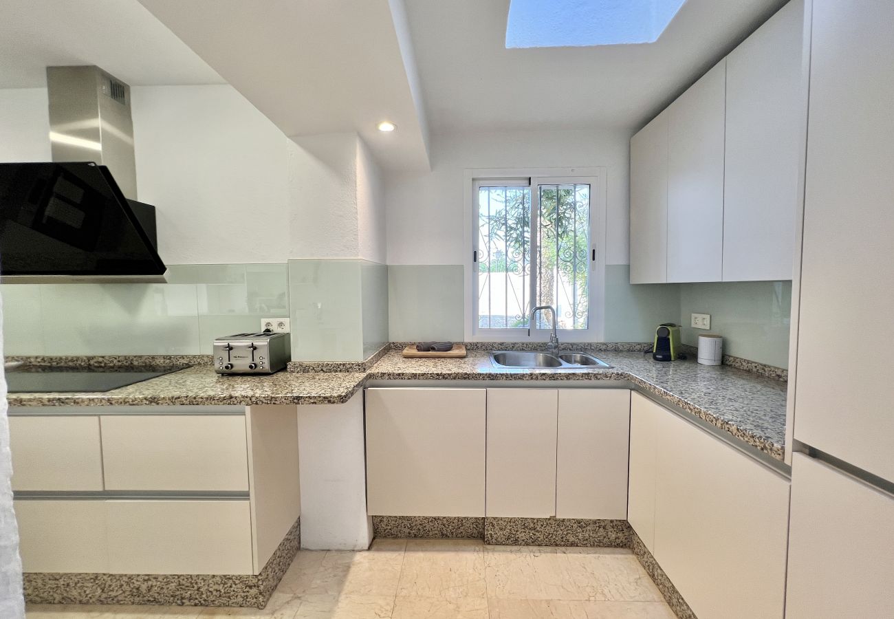 Villa in Estepona - 58 -Villa 9p , private swimming pool, close to the sea