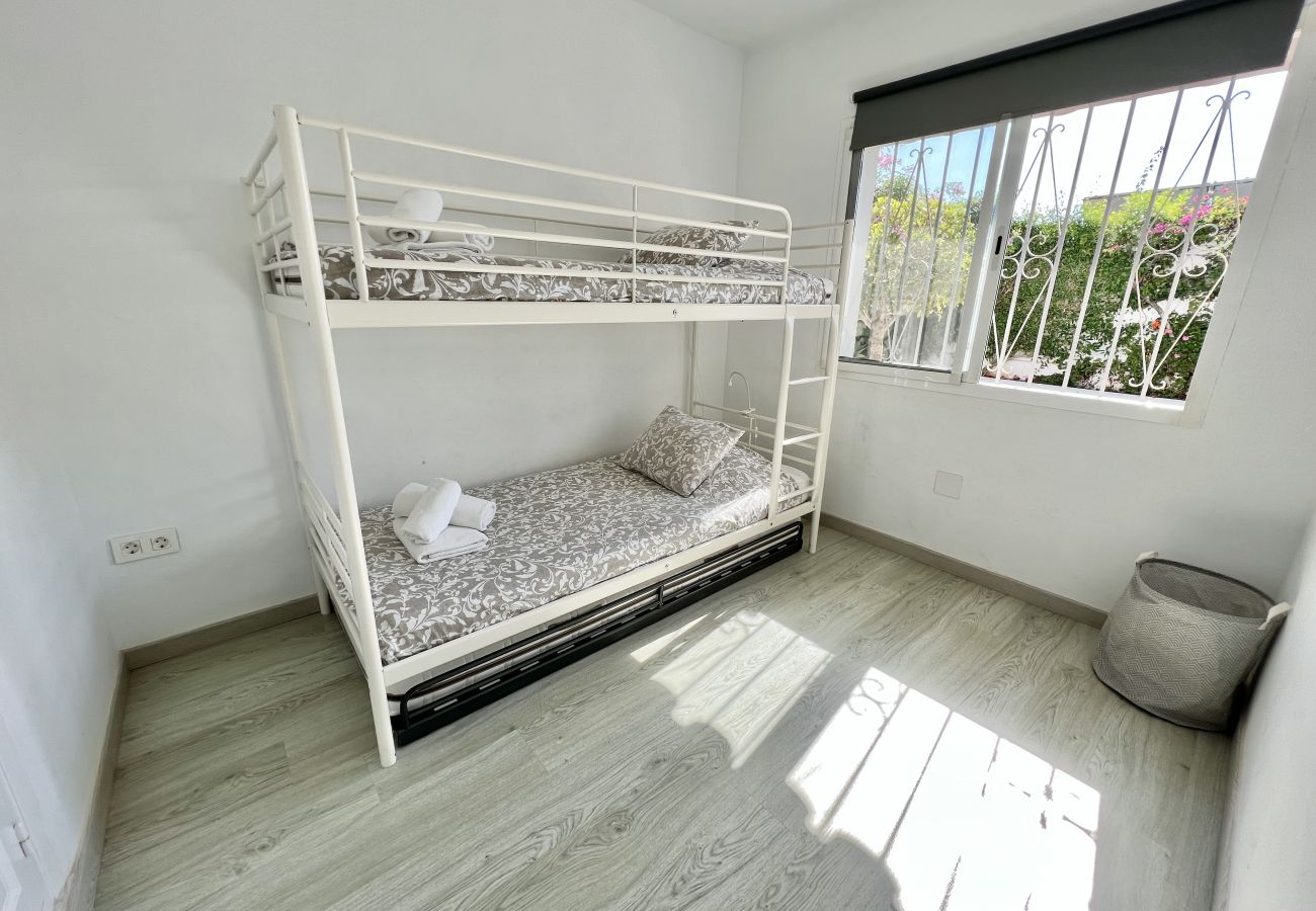 Villa in Estepona - 58 -Villa 9p , private swimming pool, close to the sea
