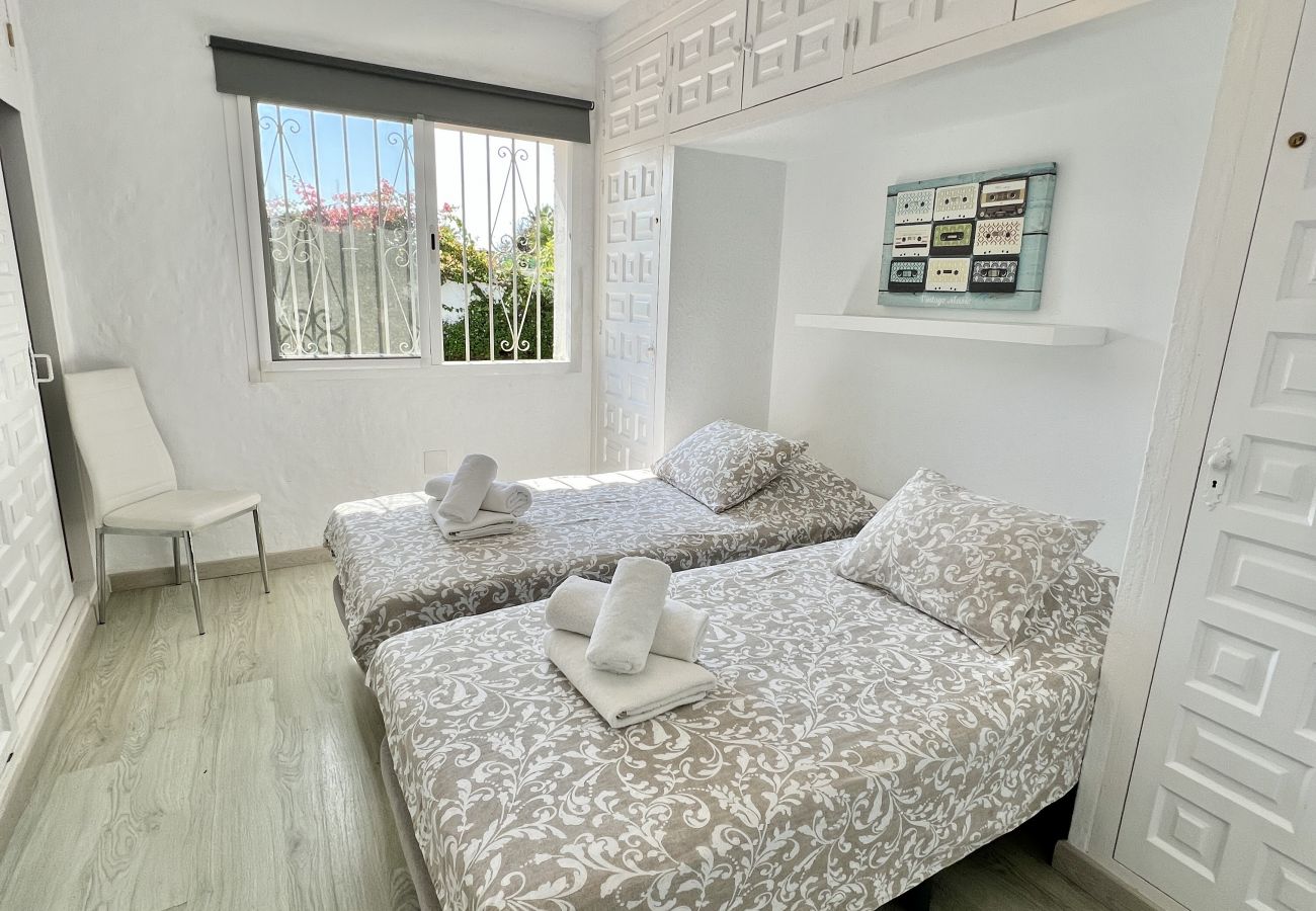 Villa in Estepona - 58 -Villa 9p , private swimming pool, close to the sea