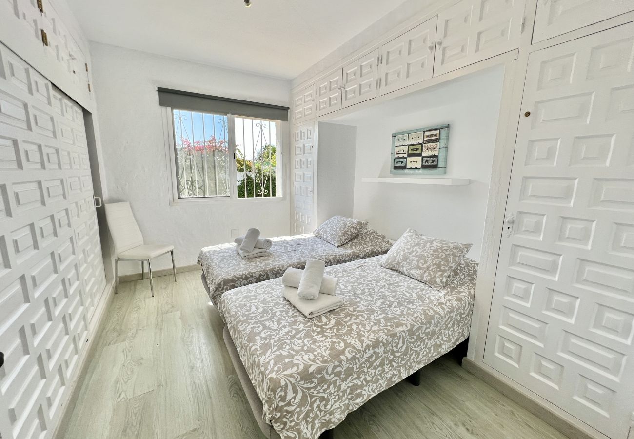 Villa in Estepona - 58 -Villa 9p , private swimming pool, close to the sea