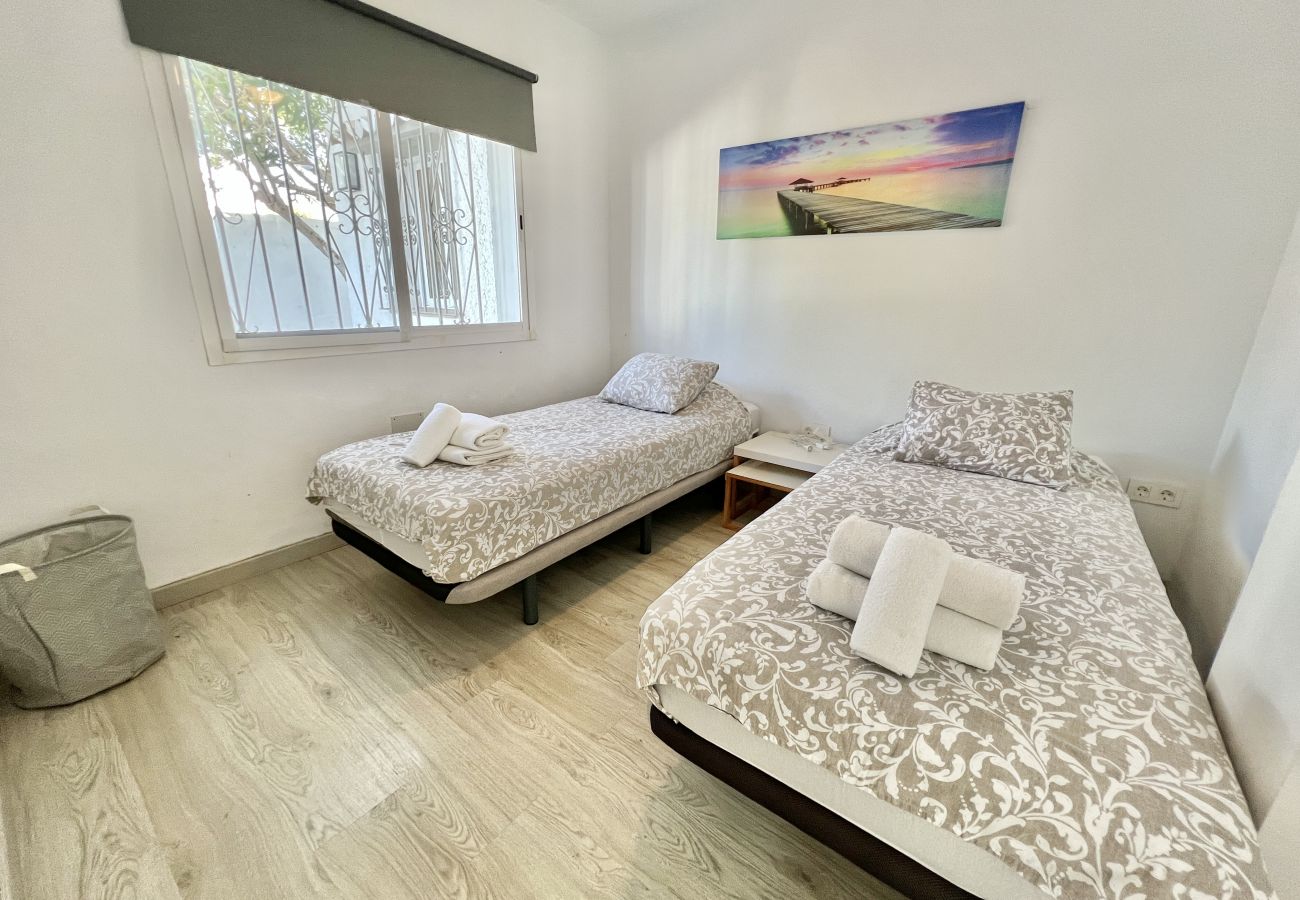 Villa in Estepona - 58 -Villa 9p , private swimming pool, close to the sea