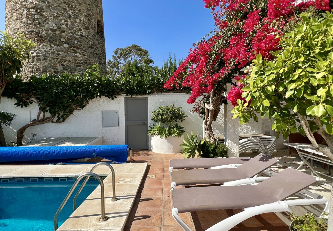 Villa in Estepona - 58 -Villa 9p , private swimming pool, close to the sea