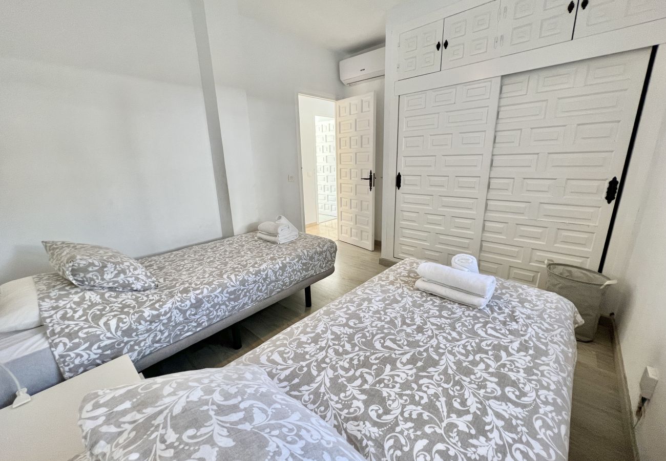 Villa in Estepona - 58 -Villa 9p , private swimming pool, close to the sea