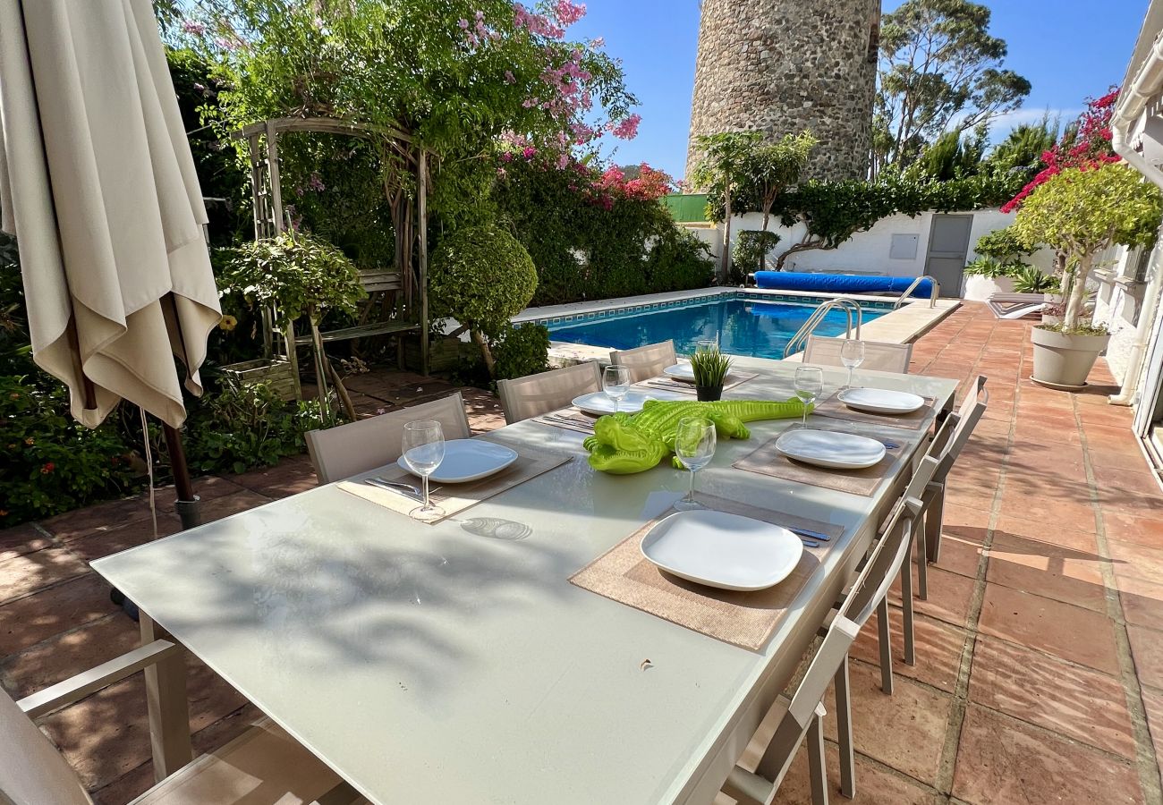 Villa in Estepona - 58 -Villa 9p , private swimming pool, close to the sea