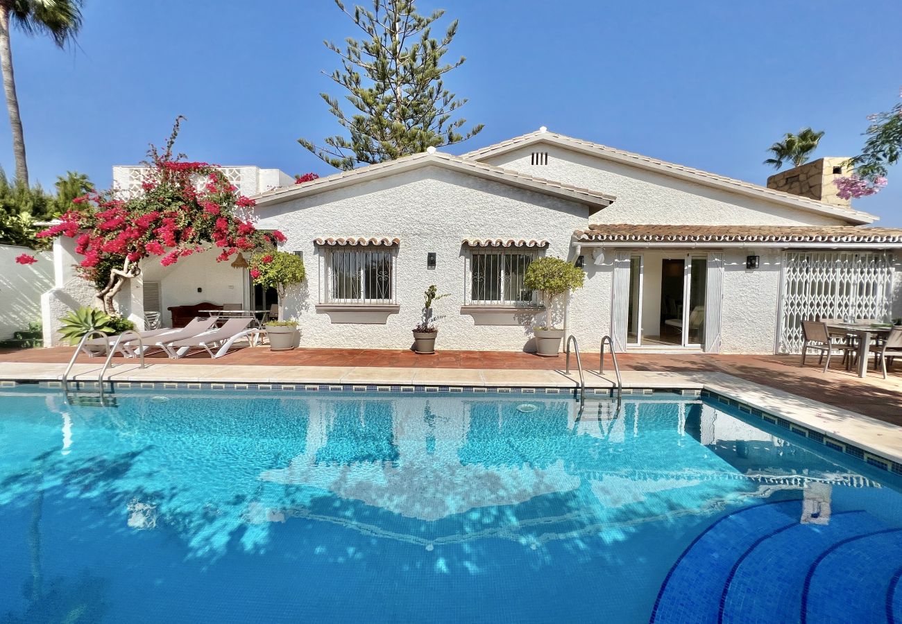 Villa in Estepona - 58 -Villa 9p , private swimming pool, close to the sea