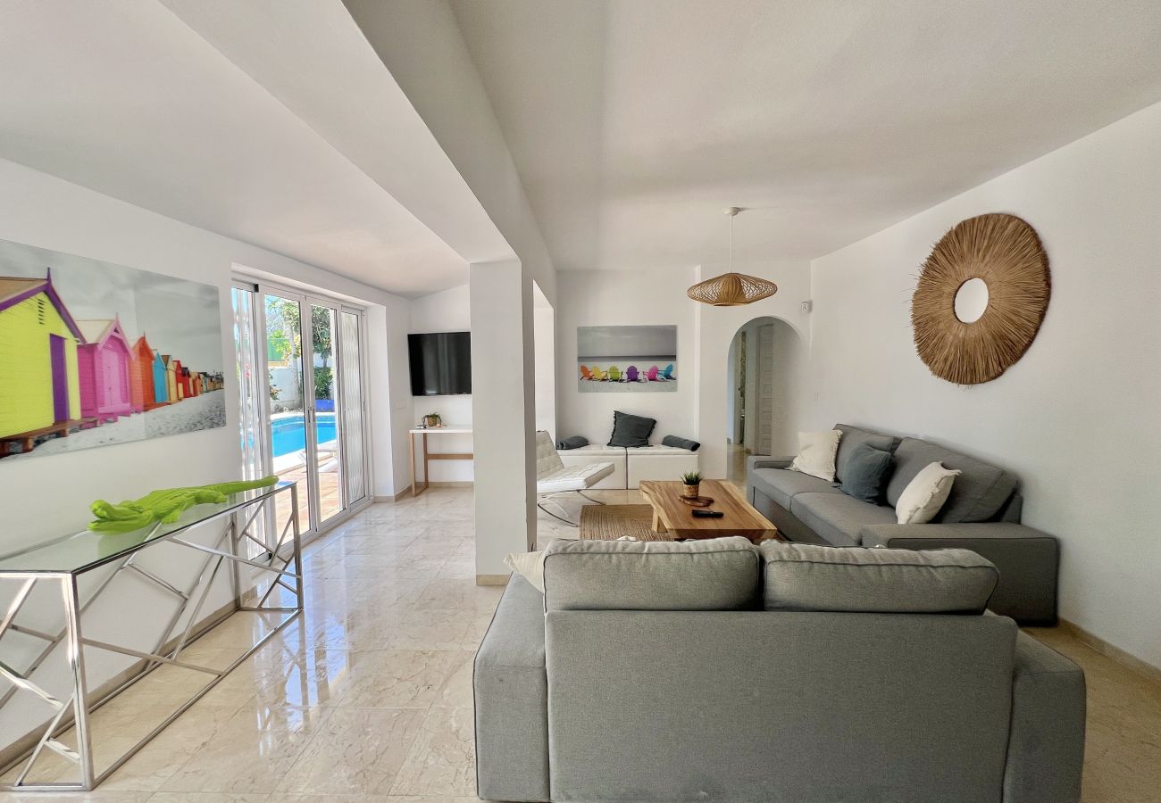 Villa in Estepona - 58 -Villa 9p , private swimming pool, close to the sea