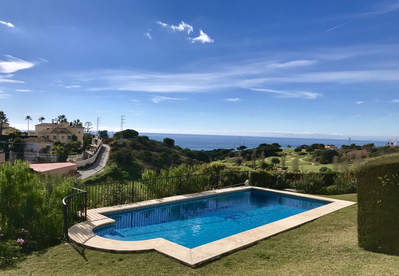 Casa en Mijas Costa - (REF 25) Villa overlooking the sea and Cabopino Golf 
