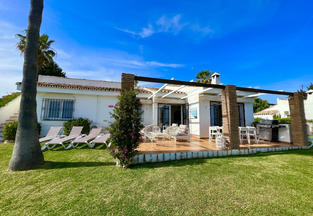 Casa en Mijas Costa - (REF 25) Villa overlooking the sea and Cabopino Golf 