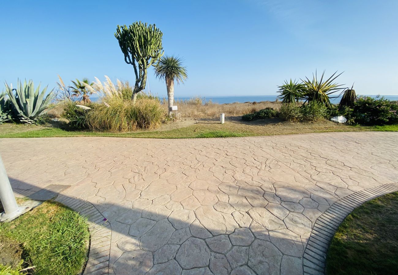 Casa adosada en Estepona - 34 - Casa de lujo en primera línea de playa en Costalita