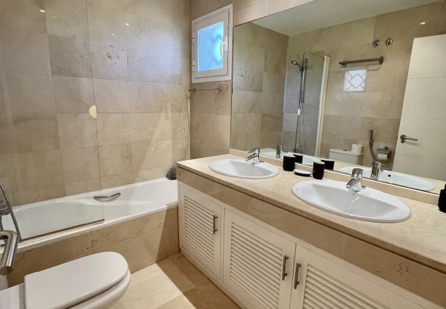 Appartement à Ojen - 20 - Rdc avec vue mer et jardin à El Bosque de la Mairena, Ojen Appartement à Ojen - 20 - Rdc avec vue mer et jardin à El Bosque de la Mairena, Ojen