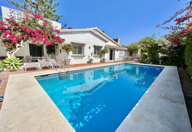 Villa à Estepona - 58 - villa 9p , piscine privé proche de la mer