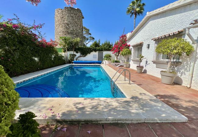 Villa à Estepona - 58 - villa 9p , piscine privé proche de la mer